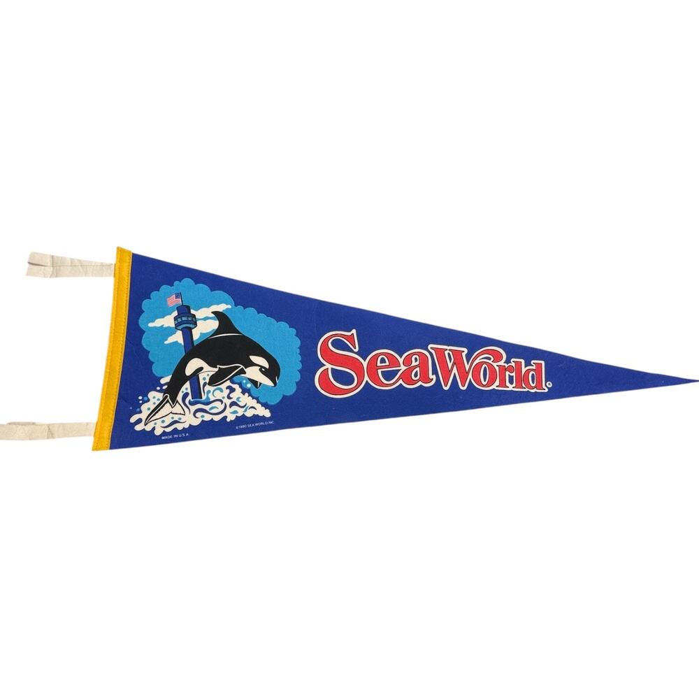Vintage 1980 SeaWorld Shamu Orca Felt Pennant Made In USA Souvenir 26 Inch